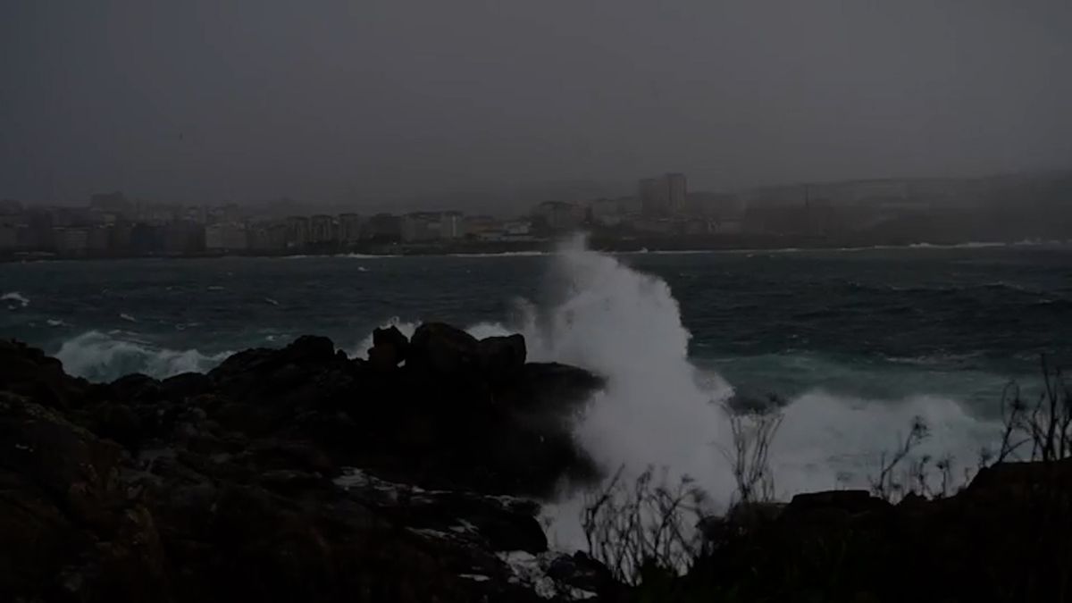 Bouře Ingrid přinese na Pyrenejský poloostrov sněhovou kalamitu i obří vlny
